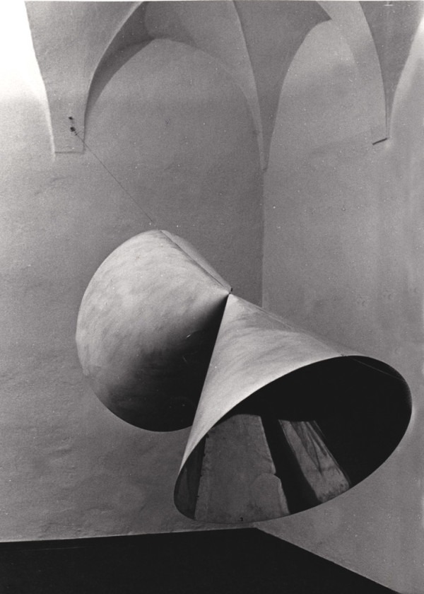 Amalia Del Ponte, Modello non riproducibile in scala esatta, 1980